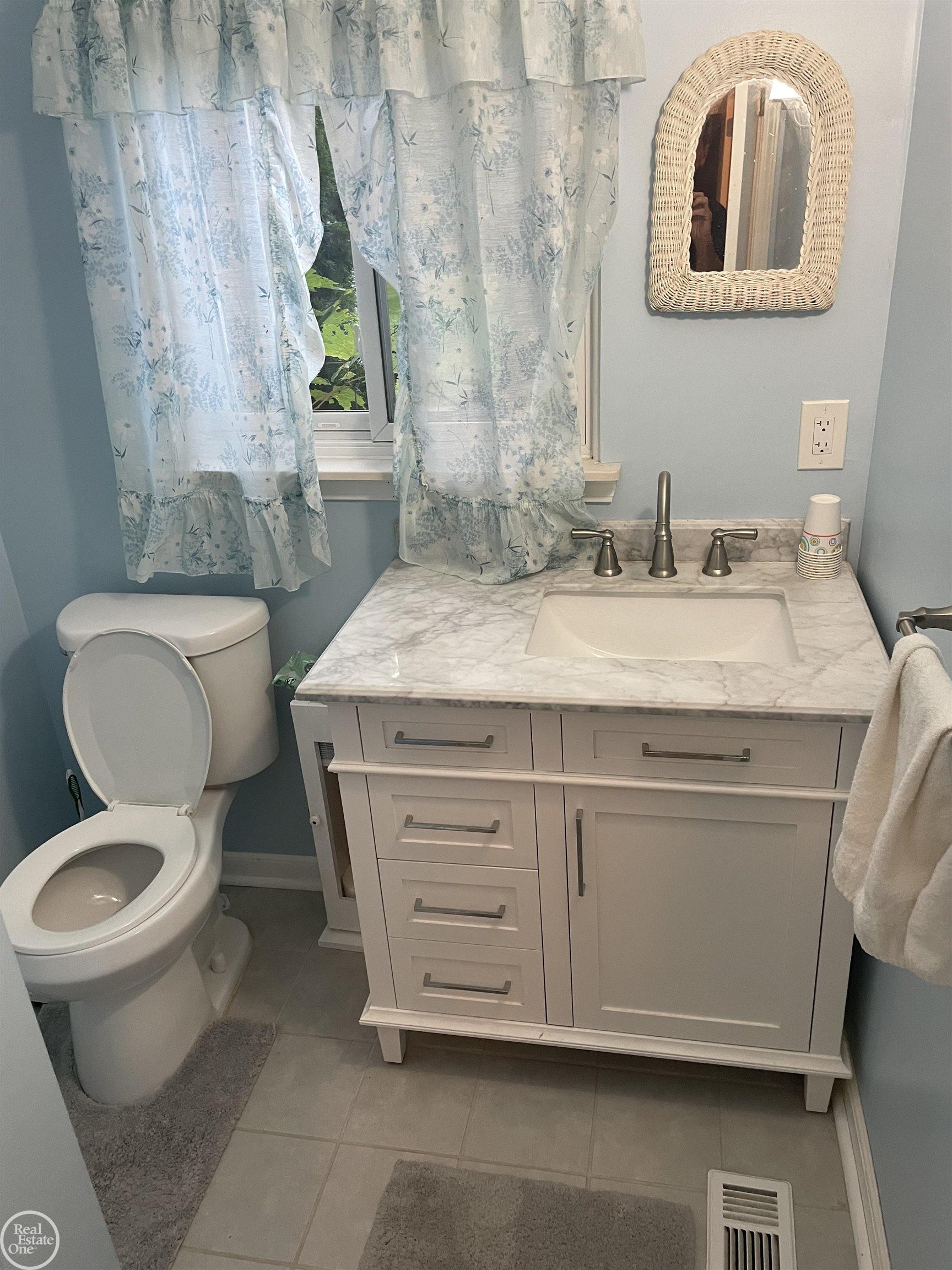 13665 Rattalee Lake Road Davisburg, MI 48350 - Photo 8 of 28