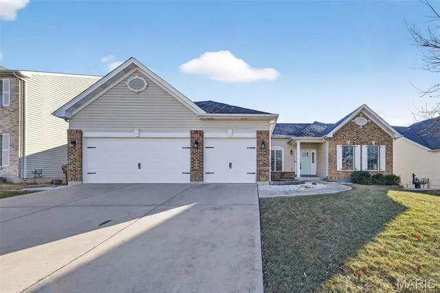 $475,000 | 82 Boschert Creek Drive, St. Peters, MO 63376