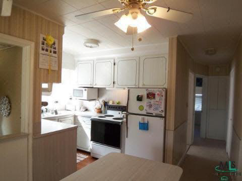 22819 David Eastpointe, MI 48021 - Photo 5 of 12 31012303-4.JPG