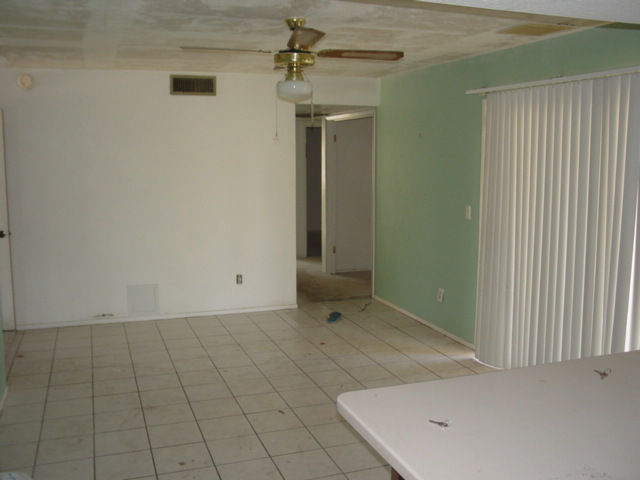 7225 West Merrell Street Phoenix, AZ 85033 - Photo 3 of 5 eat in area