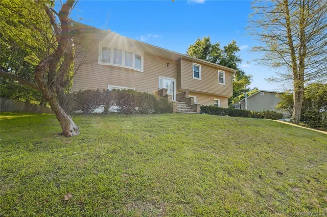 a view of a house with a yard