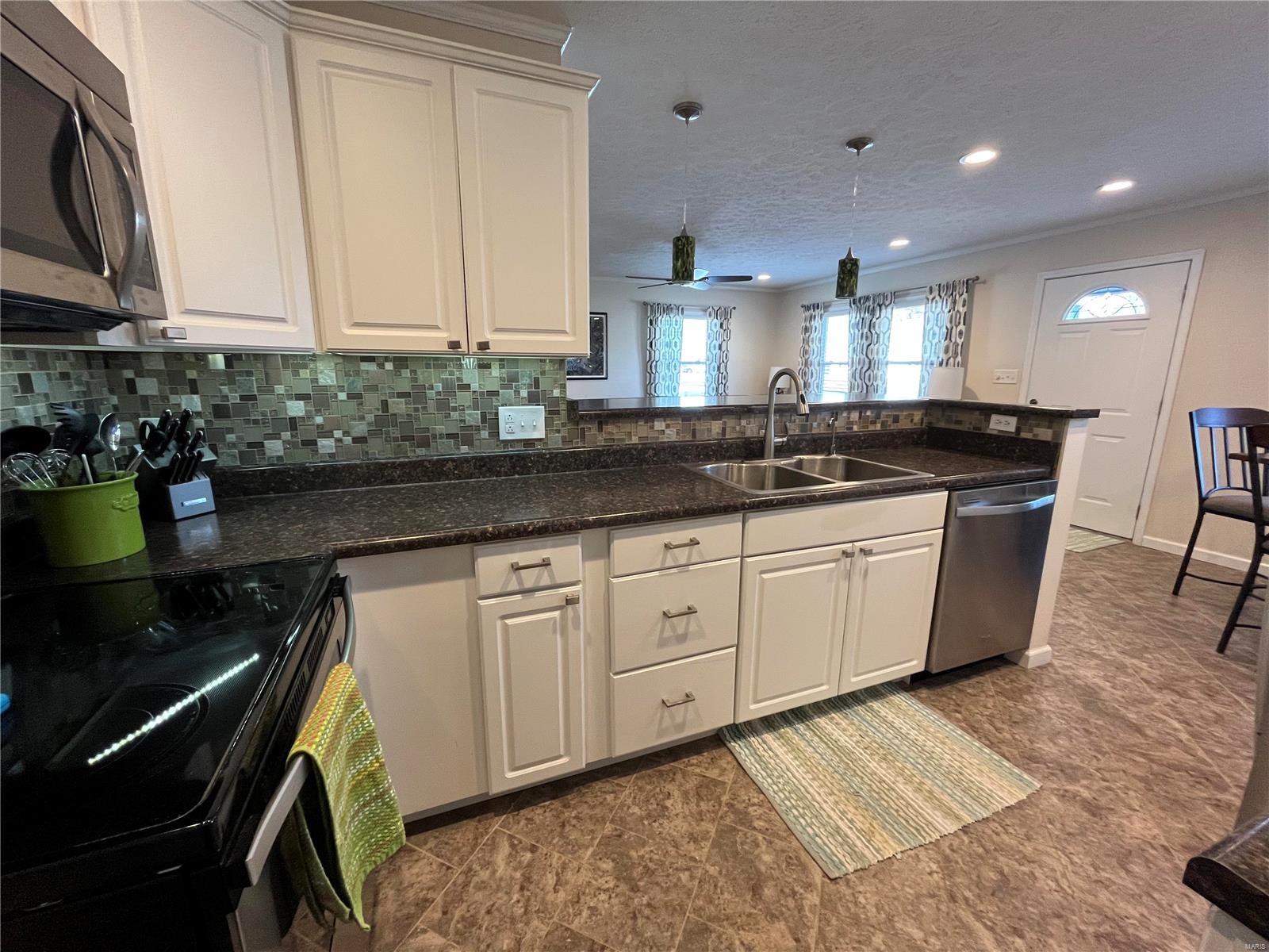 214 West County Road Jerseyville, IL 62052 - Photo 3 of 45 Gallery Image 3