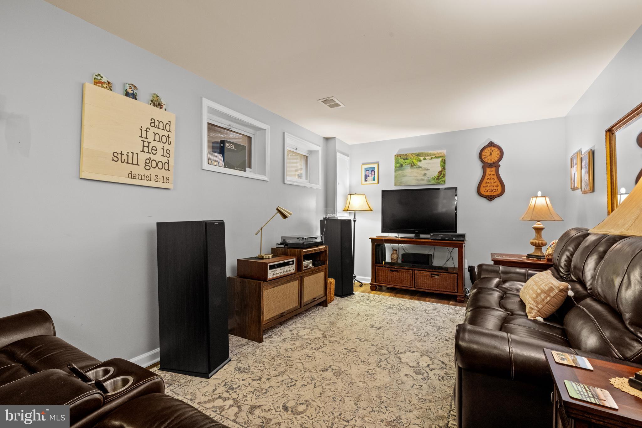 8064 Powderbrook Lane Springfield, VA 22153 - Photo 19 of 22 Gallery Image 19