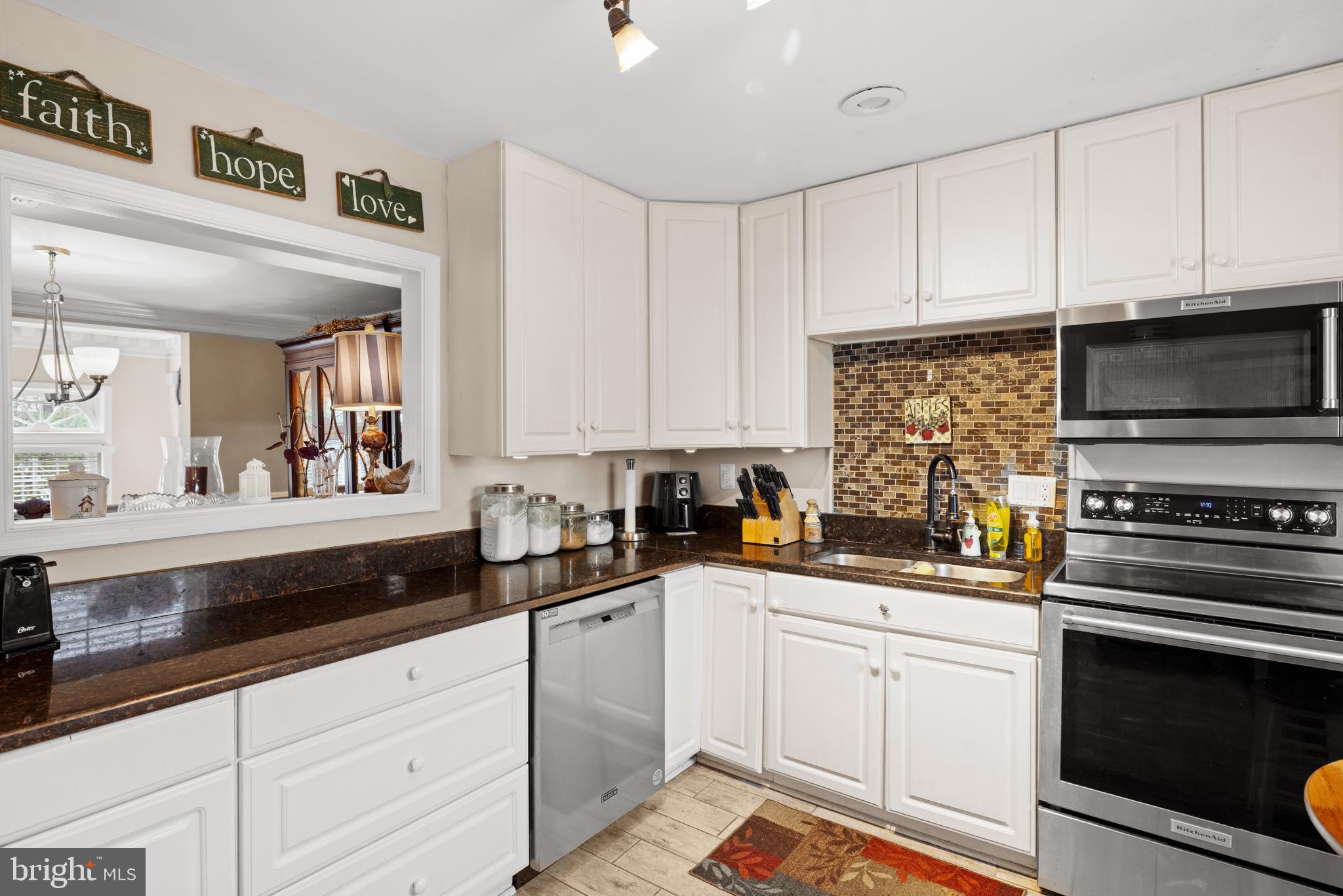8064 Powderbrook Lane Springfield, VA 22153 - Photo 5 of 22 Gallery Image 5