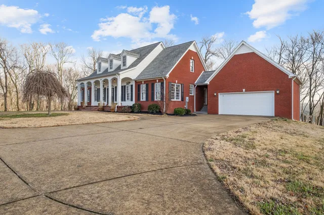 $1,270,000 | 2852 New Highway 7, Santa Fe, TN 38482
