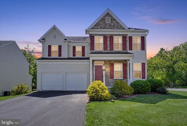 $379,900 | 2570 Carriage Lane, Dover, PA 17315