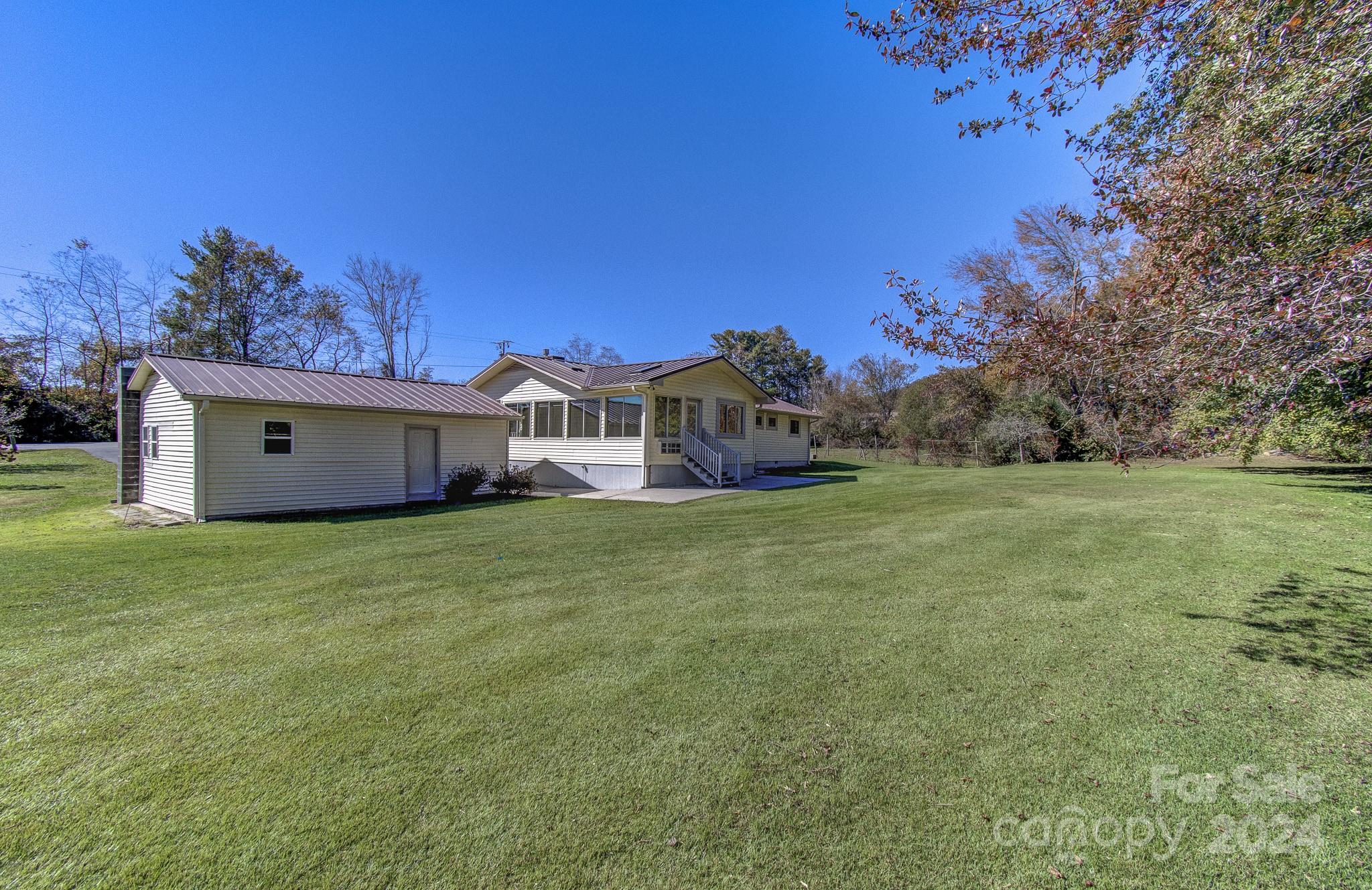 111 Souther Road Fletcher, NC 28732 - Photo 28 of 31 a view of a big room with a big yard