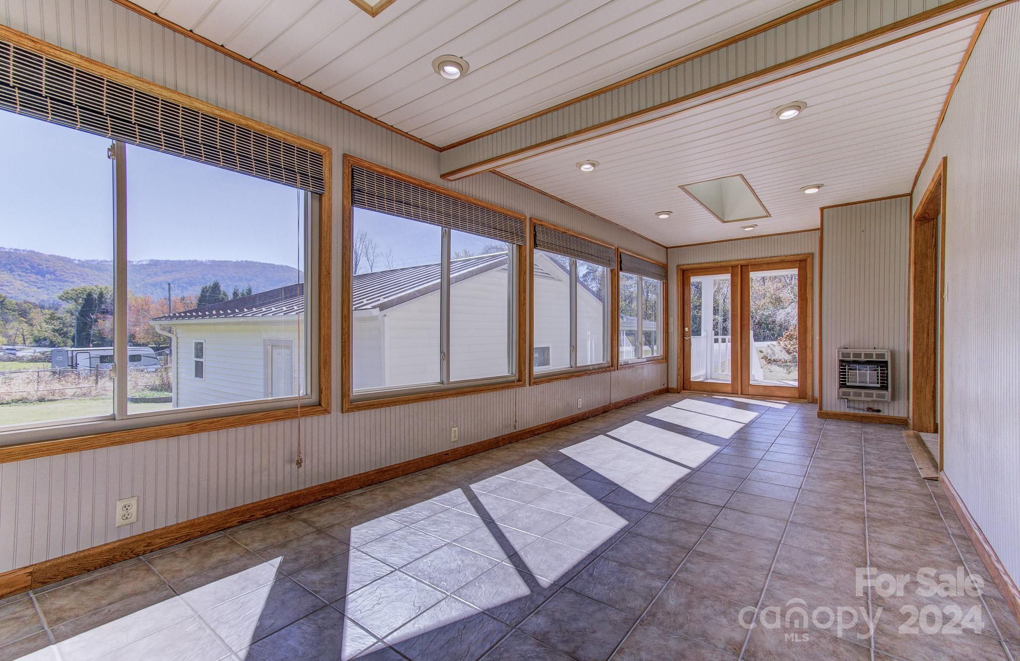 111 Souther Road Fletcher, NC 28732 - Photo 5 of 31 a hallway with a large window