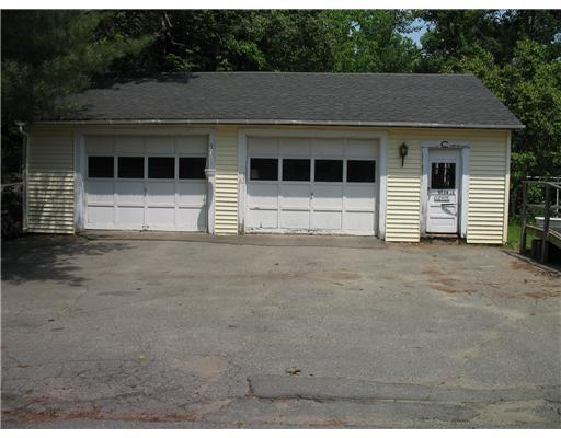 Parking Lot/Garage. Detached Garage