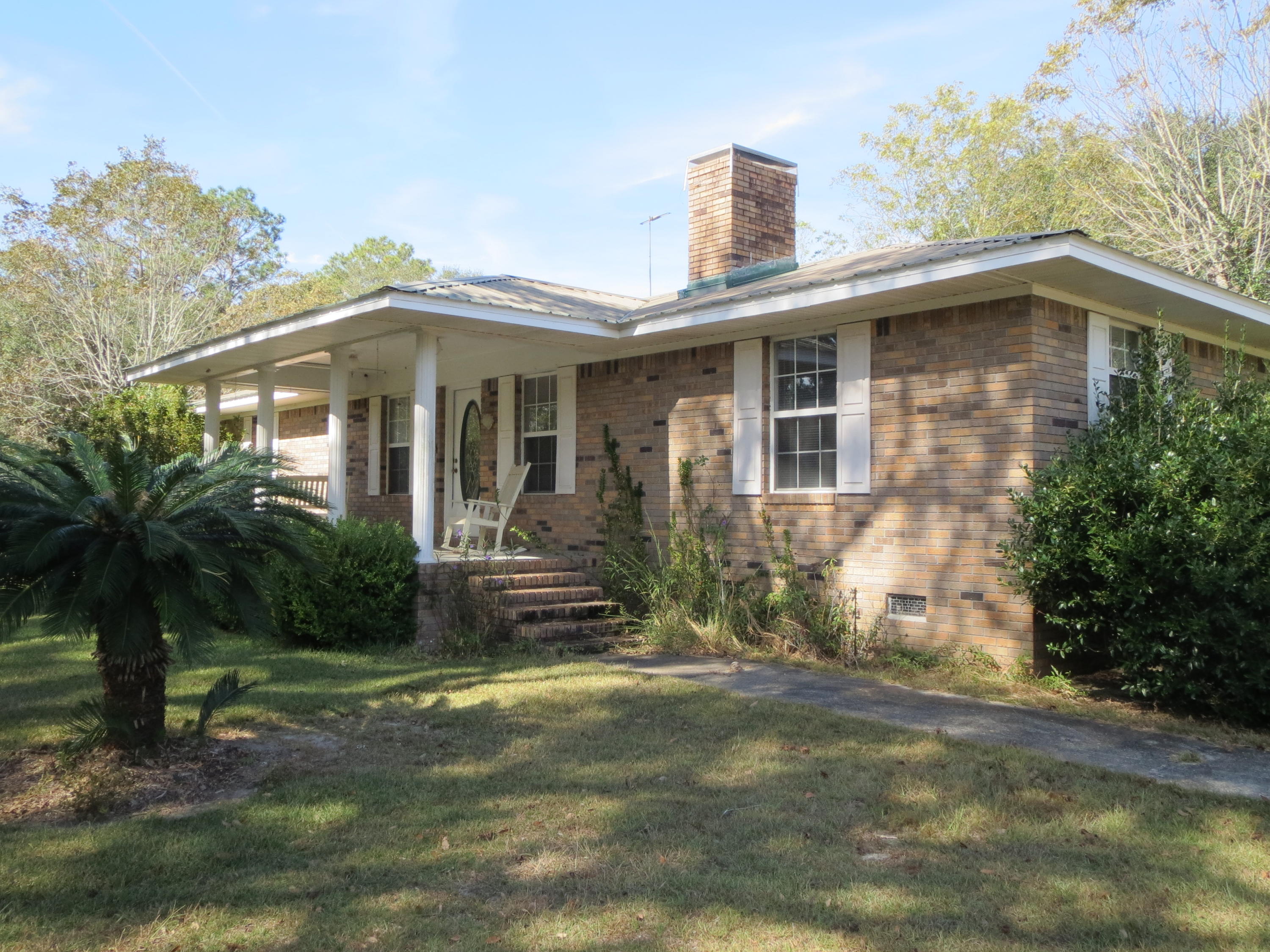 932 Tri County Road Graceville, FL 32440 - Photo 1 of 40 a front view of a house with a yard