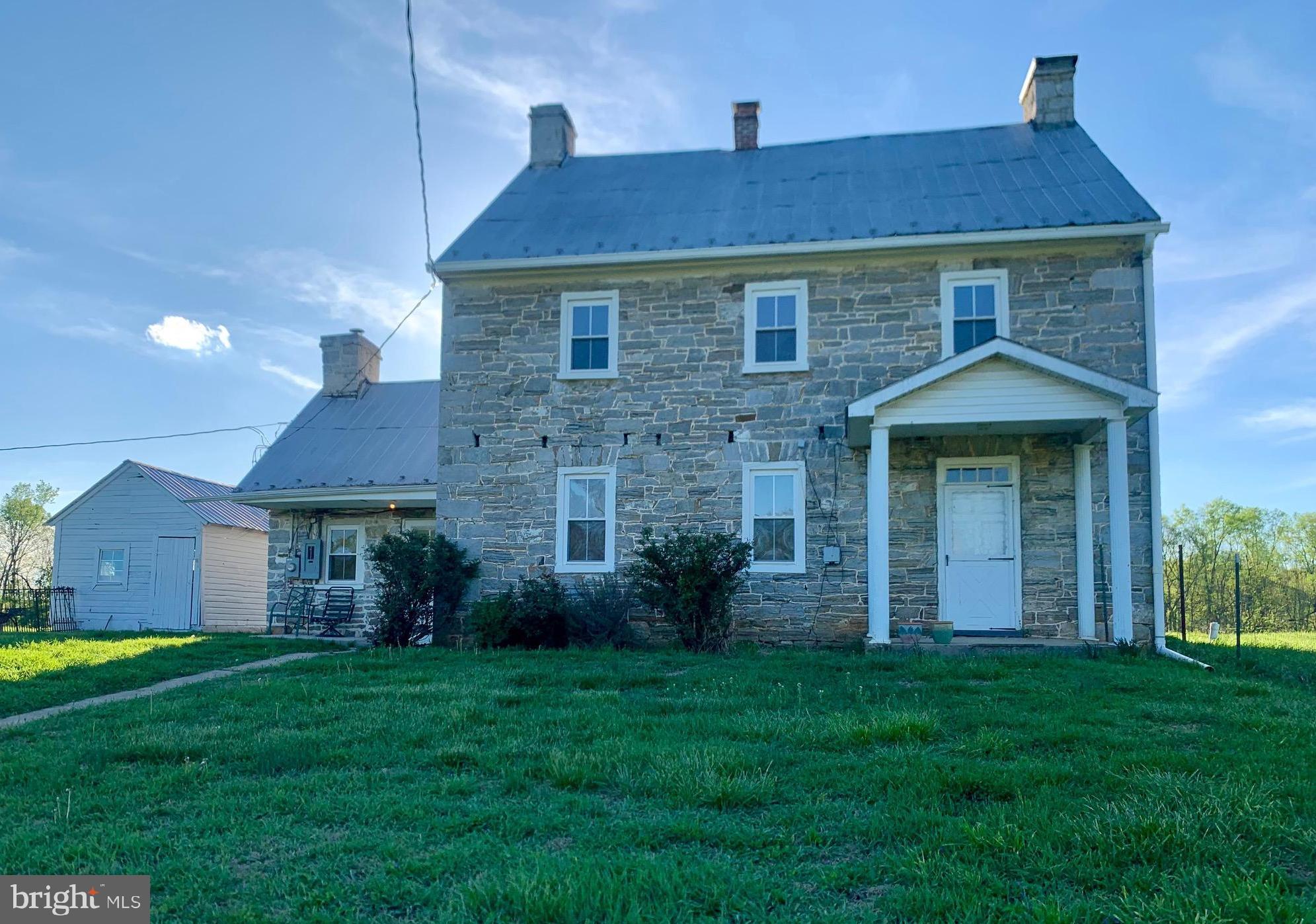 7234 Tommytown Road Sharpsburg, MD 21782 - Photo 2 of 40 a front view of a house with a garden