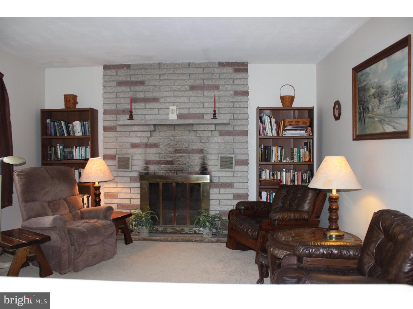 120 Kettle Road Tamaqua, PA 18252 - Photo 5 of 12 Living Room