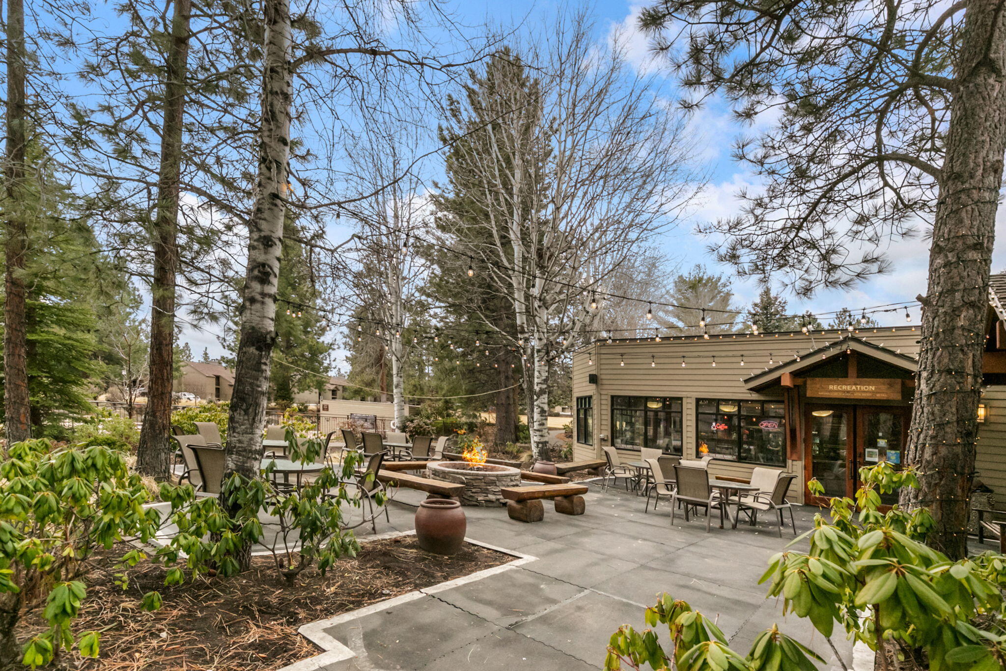 18575 Southwest Century Drive, Unit 531 Bend, OR 97702 - Photo 22 of 28 Resort dining