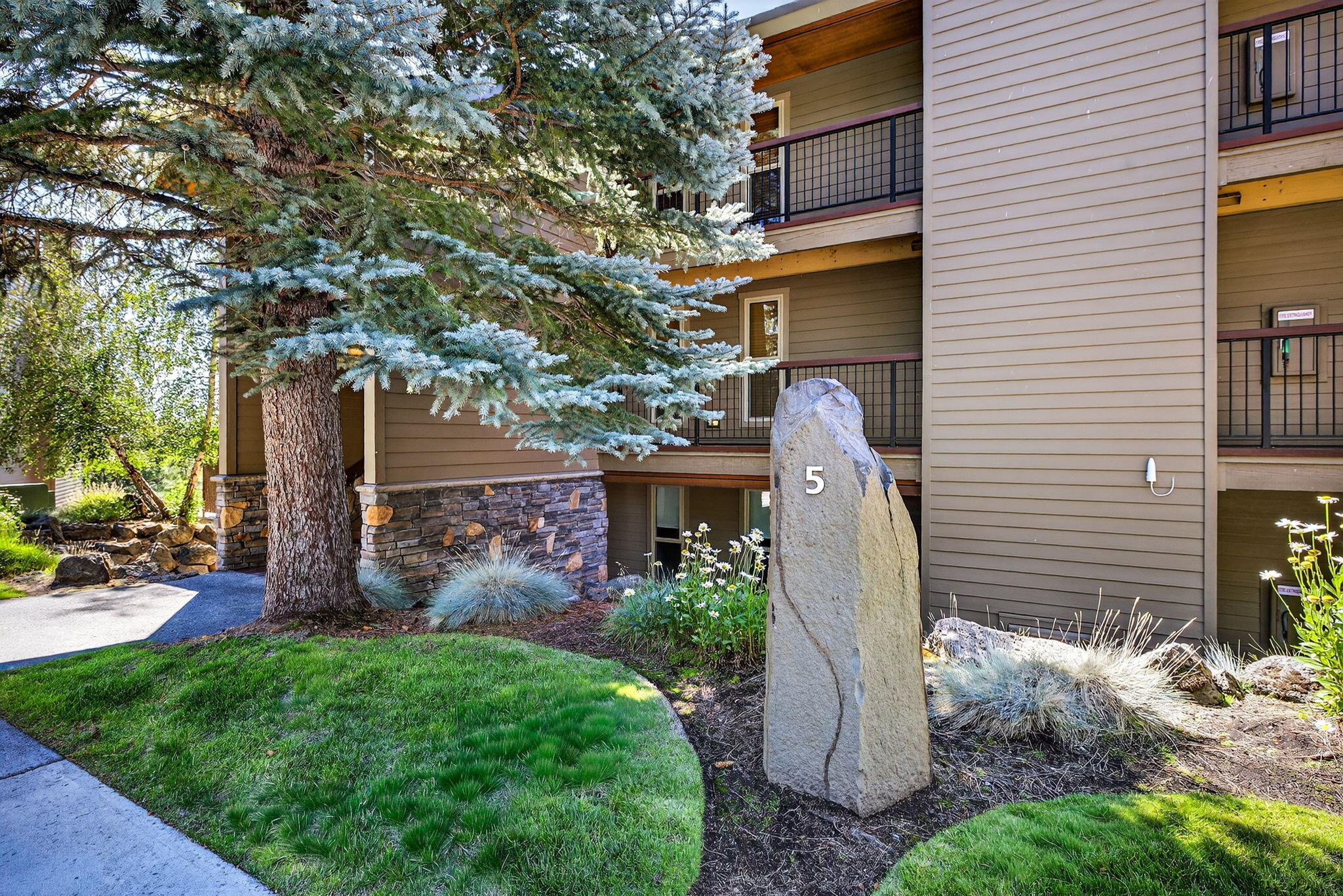18575 Southwest Century Drive, Unit 531 Bend, OR 97702 - Photo 3 of 28 Building #5