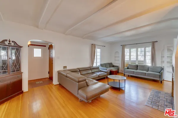 $6,250 | 10870 Wellworth Avenue, Los Angeles, CA 90024