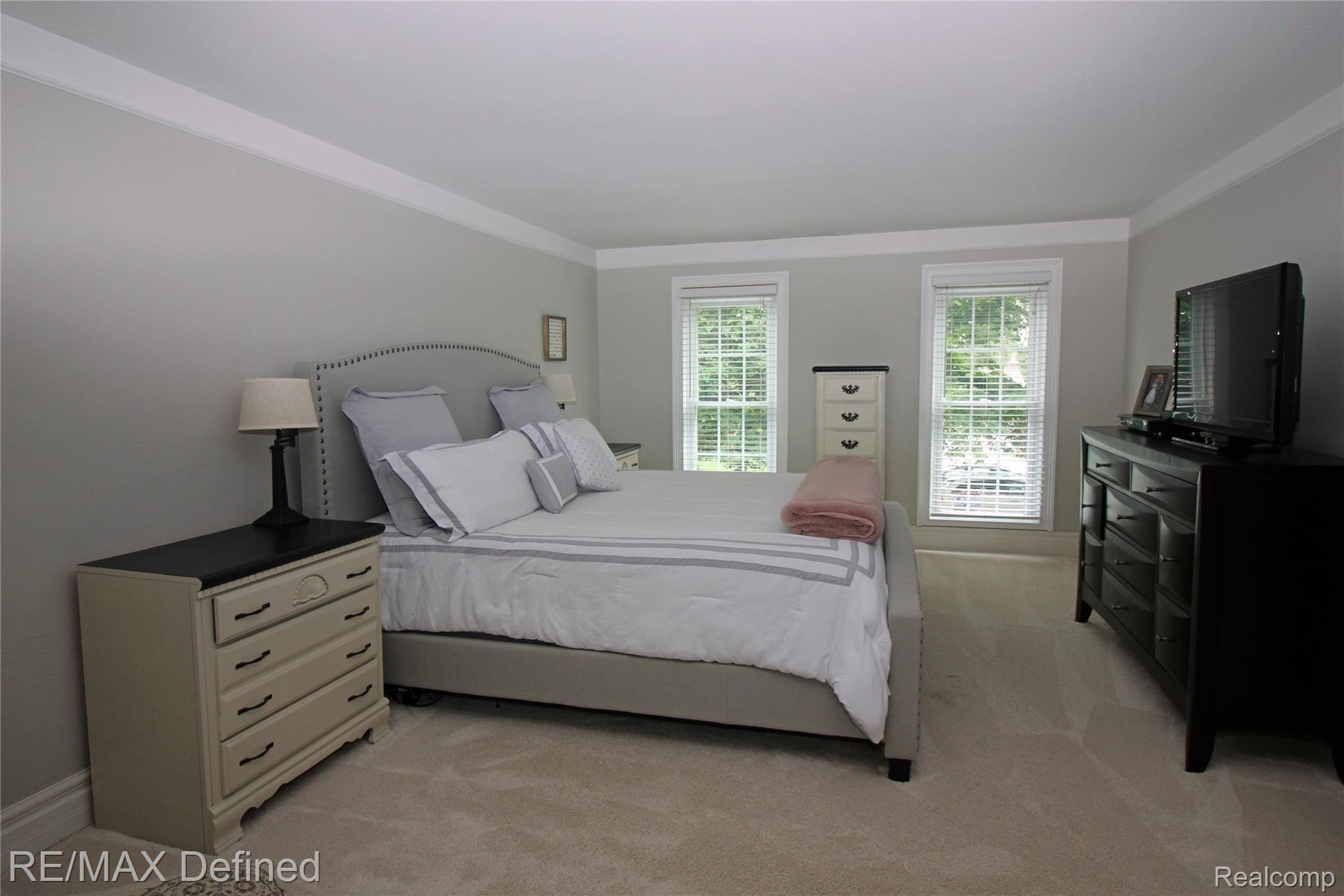 815 Aspen Drive Rochester, MI 48307 - Photo 12 of 31 Expansive Master Suite