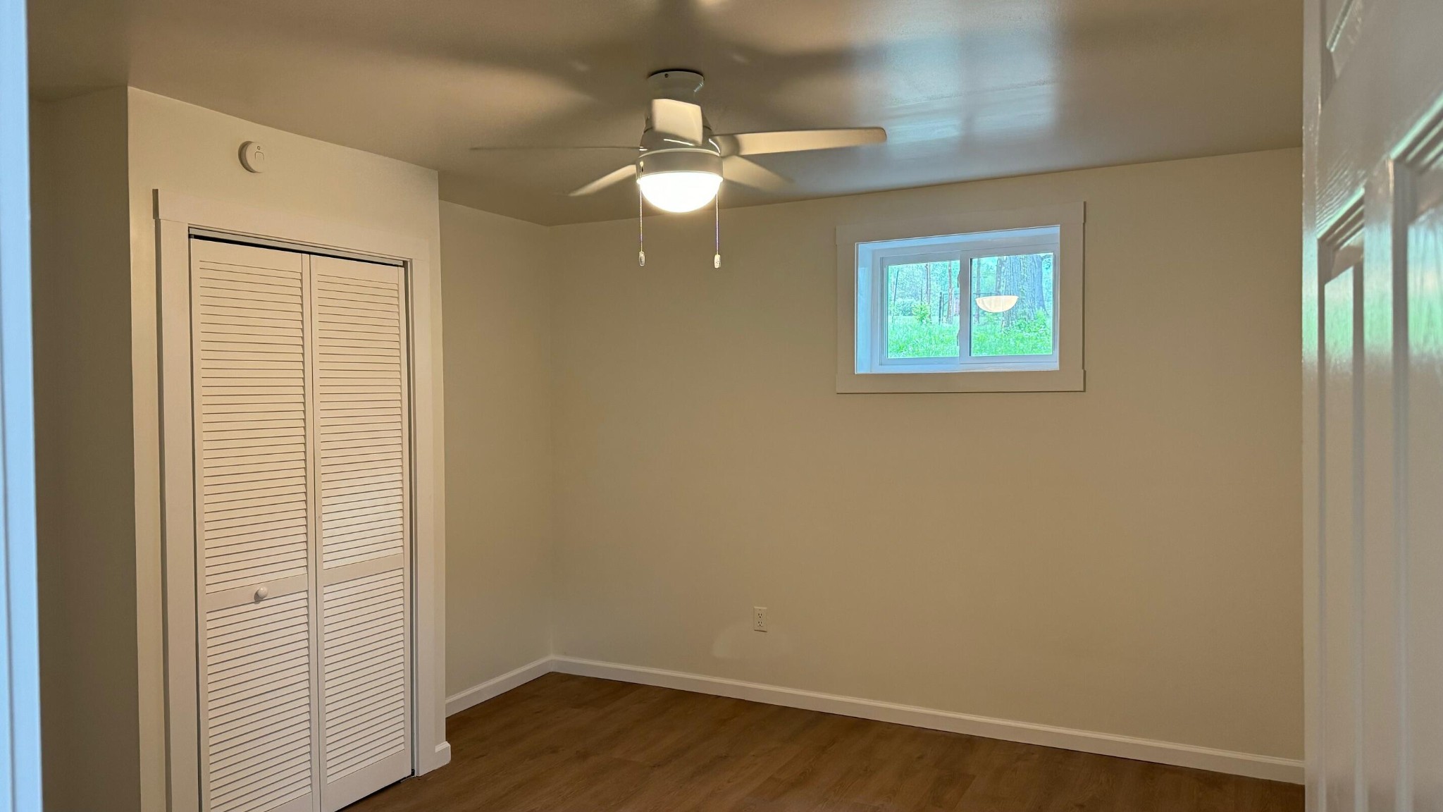 340 Grady Road Etowah, TN 37331 - Photo 19 of 34 an empty room with wooden floor cabinet and windows