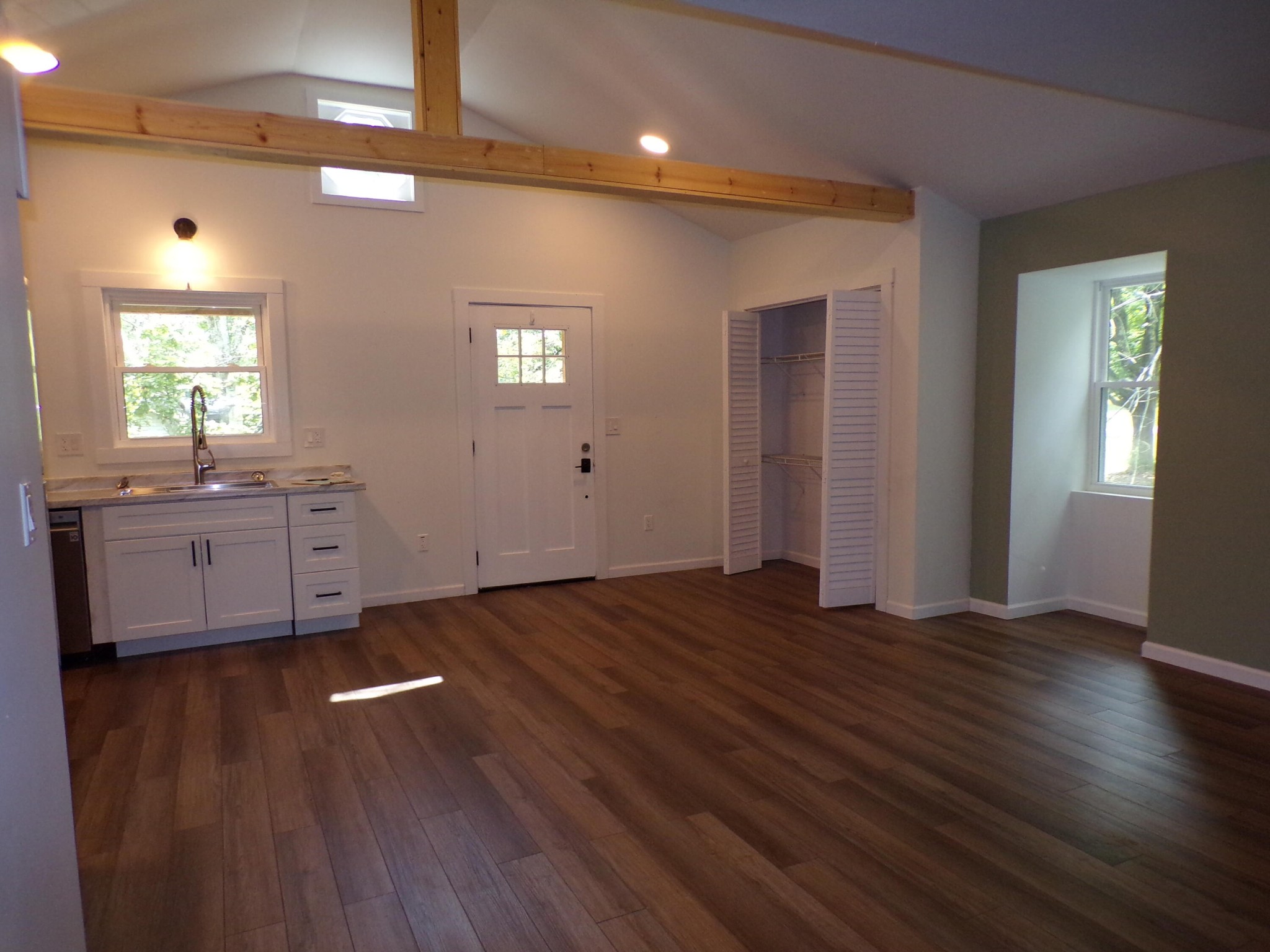 340 Grady Road Etowah, TN 37331 - Photo 22 of 34 an empty room with wooden floor and windows