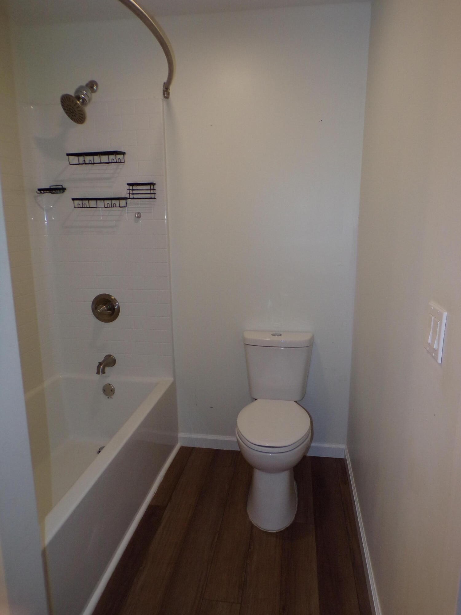 340 Grady Road Etowah, TN 37331 - Photo 28 of 34 a bathroom with a toilet and a bathtub