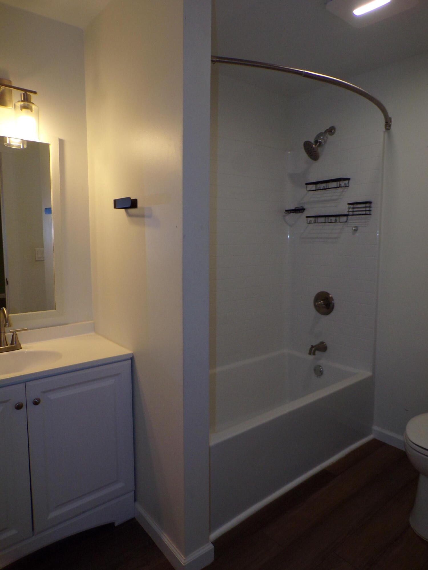 340 Grady Road Etowah, TN 37331 - Photo 29 of 34 a bathroom with a bathtub a sink and vanity