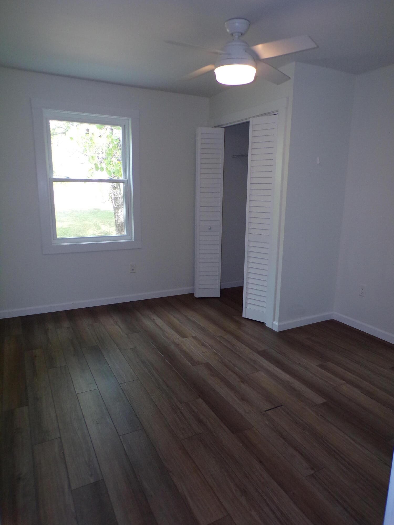 340 Grady Road Etowah, TN 37331 - Photo 32 of 34 an empty room with wooden floor and windows