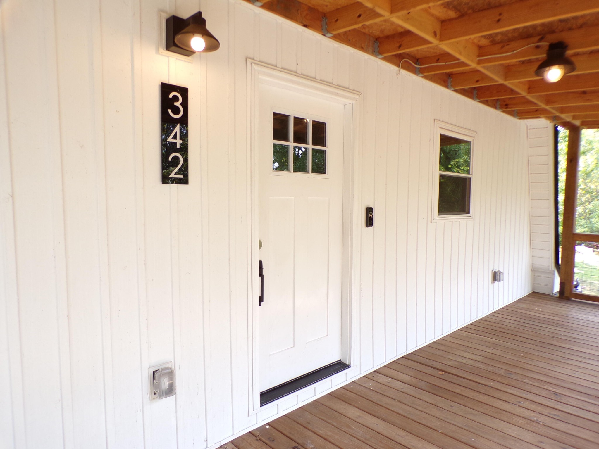 340 Grady Road Etowah, TN 37331 - Photo 8 of 34 a view of a hallway with wooden floor