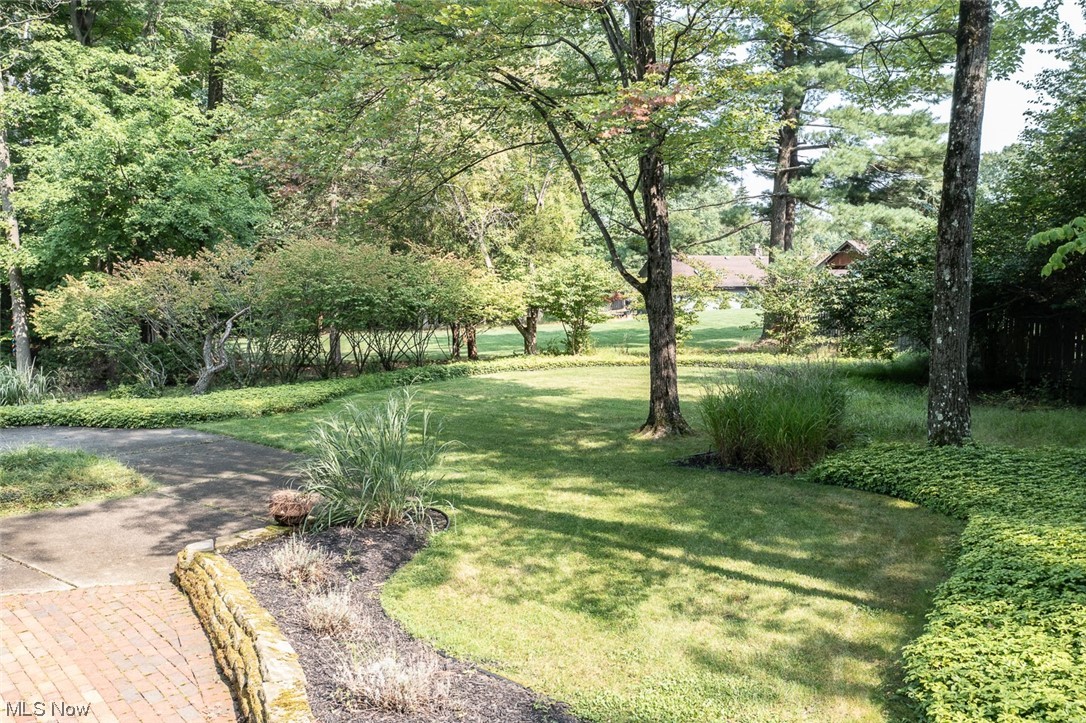 17065 Ridge Point Circle Strongsville, OH 44136 - Photo 5 of 33 Gallery Image 5
