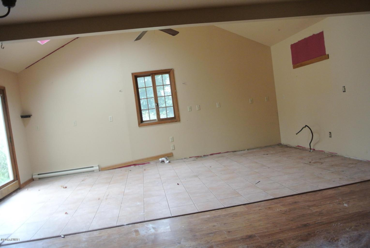214 Keystone Street Hawley, PA 18428 - Photo 6 of 8 Gallery Image 6