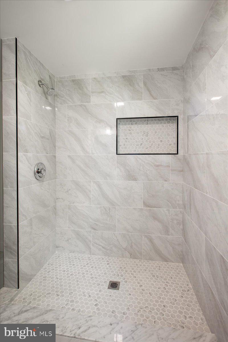 5028 Harpers Ferry Road Sharpsburg, MD 21782 - Photo 14 of 35 Bathroom