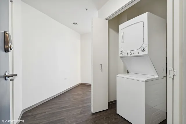 $3,199 | 1920 North Milwaukee Avenue, Unit 506, Chicago, IL 60647