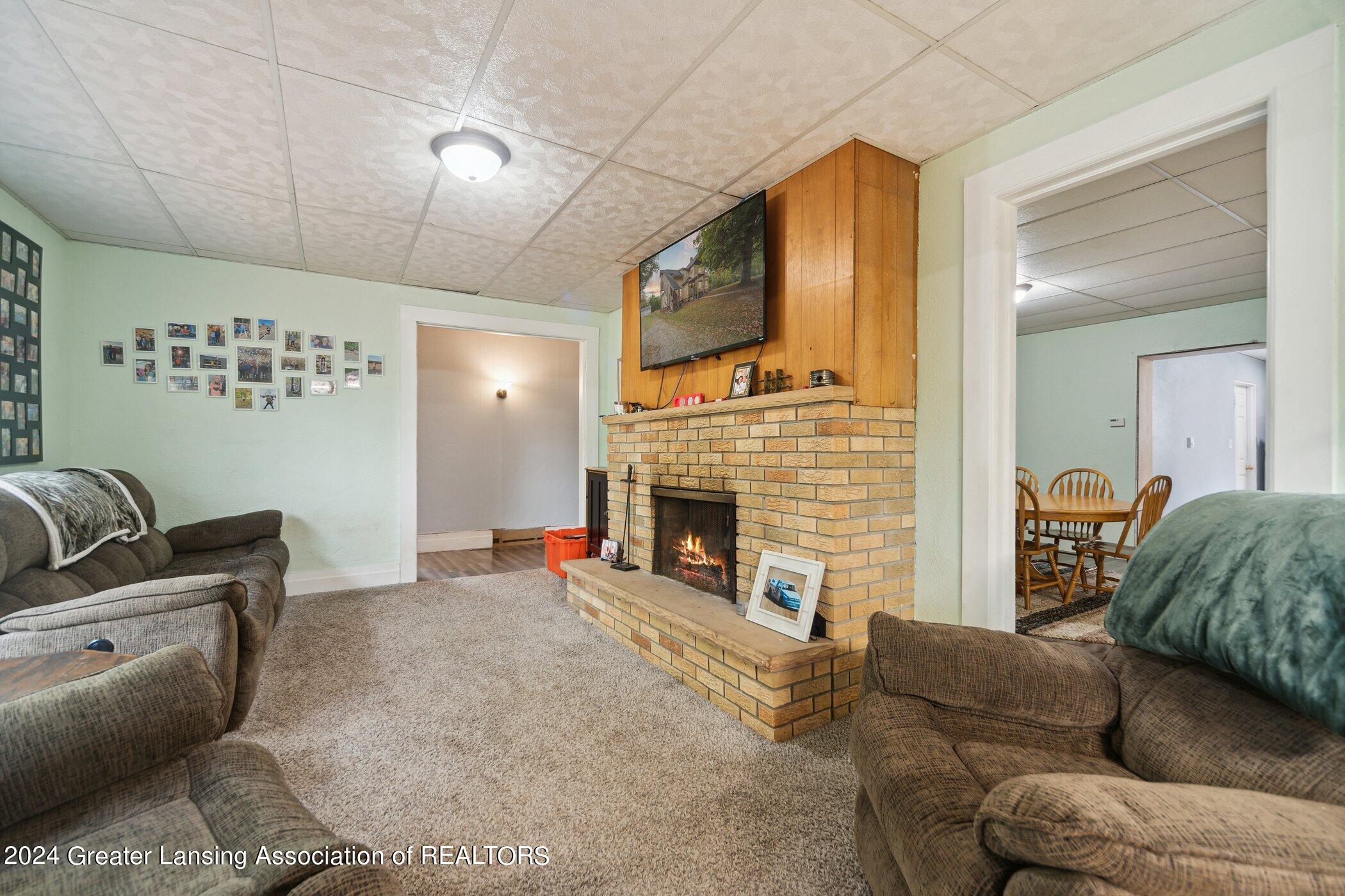 515 North Maple Street Ithaca, MI 48847 - Photo 13 of 34 515-N-Maple-St-Ithaca-MI-48847-WindowSti