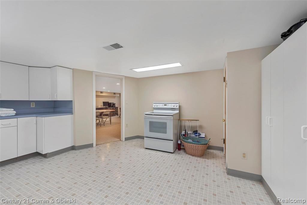 21605 West Thirteen Mile Road Franklin, MI 48025 - Photo 27 of 43