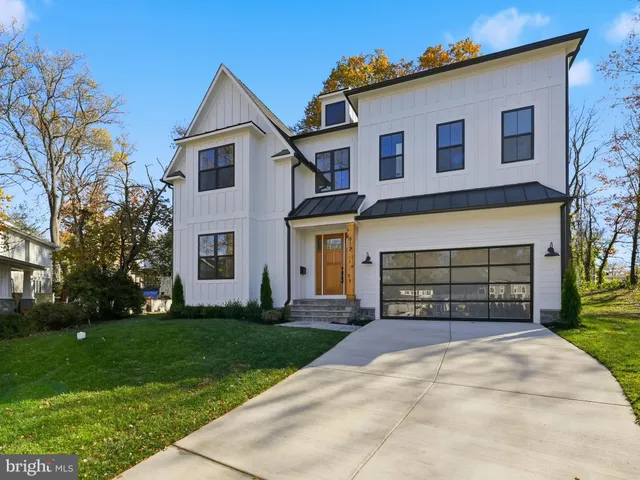 $2,275,000 | 612 Gibson Circle Southwest, Vienna, VA 22180