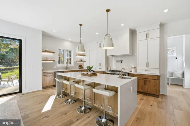 $2,275,000 | 612 Gibson Circle Southwest, Vienna, VA 22180