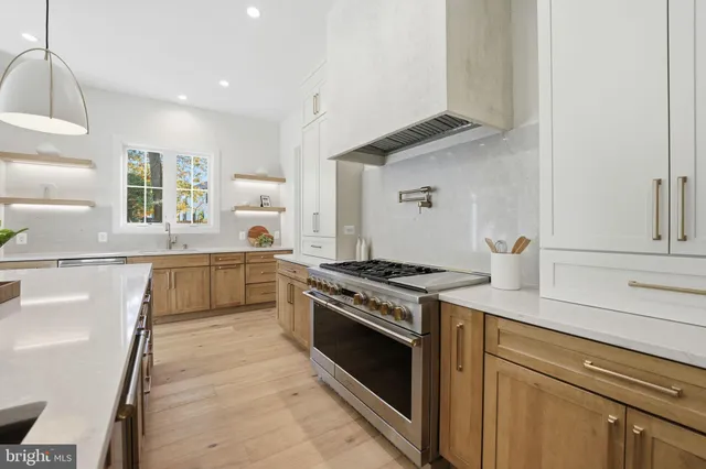 $2,275,000 | 612 Gibson Circle Southwest, Vienna, VA 22180