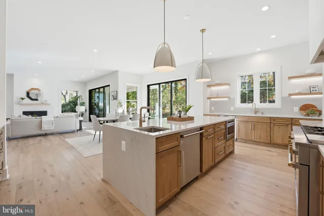 $2,275,000 | 612 Gibson Circle Southwest, Vienna, VA 22180