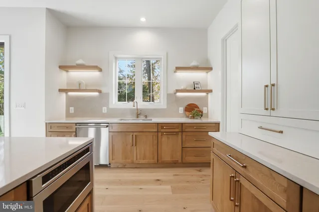 $2,275,000 | 612 Gibson Circle Southwest, Vienna, VA 22180