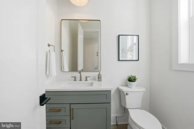 $2,275,000 | 612 Gibson Circle Southwest, Vienna, VA 22180