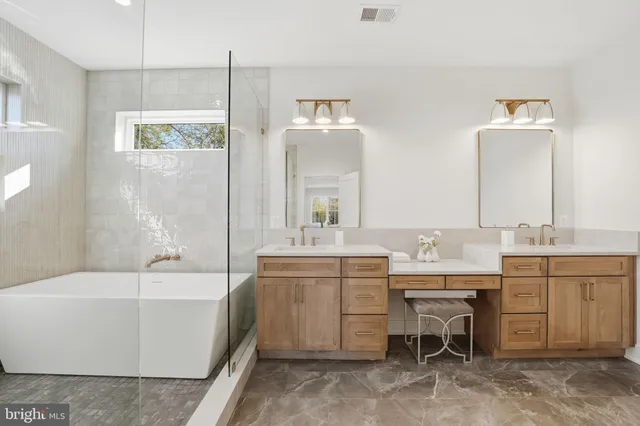 $2,275,000 | 612 Gibson Circle Southwest, Vienna, VA 22180