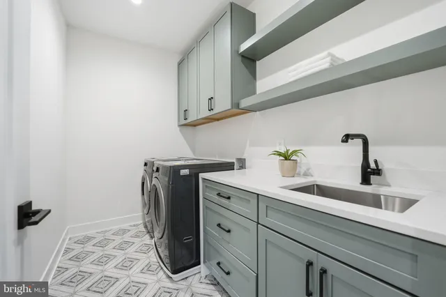 $2,275,000 | 612 Gibson Circle Southwest, Vienna, VA 22180