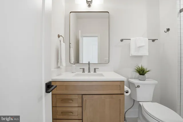 $2,275,000 | 612 Gibson Circle Southwest, Vienna, VA 22180