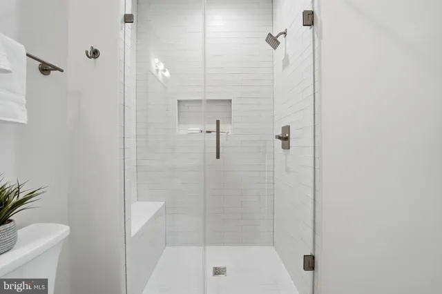 $2,275,000 | 612 Gibson Circle Southwest, Vienna, VA 22180