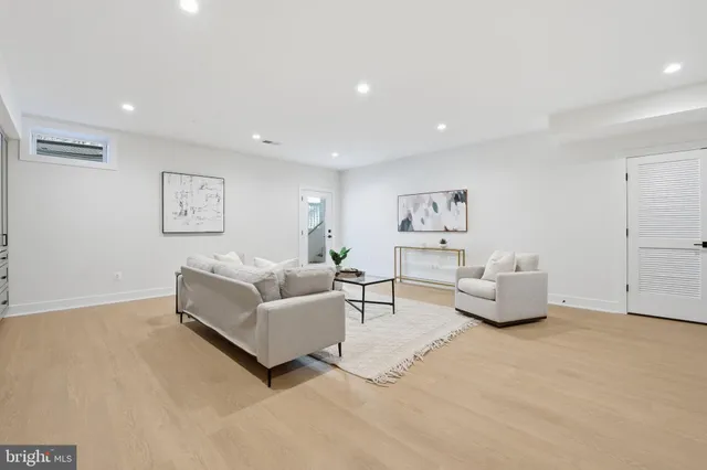 $2,275,000 | 612 Gibson Circle Southwest, Vienna, VA 22180