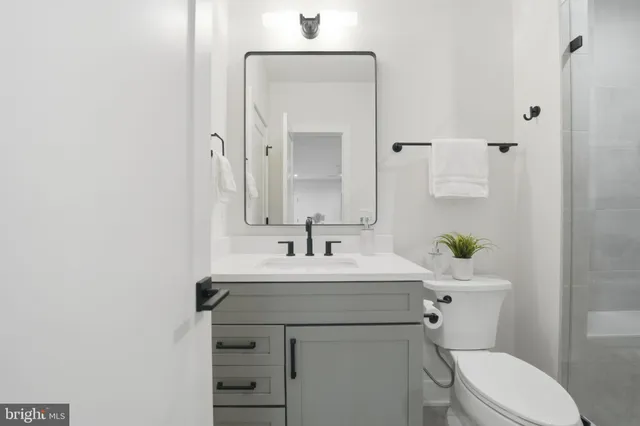 $2,275,000 | 612 Gibson Circle Southwest, Vienna, VA 22180