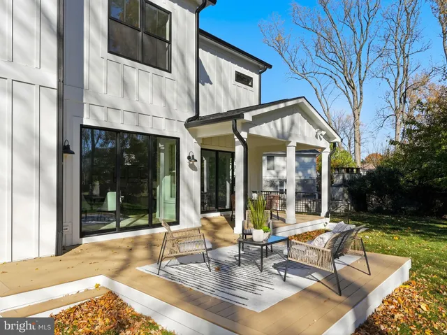 $2,275,000 | 612 Gibson Circle Southwest, Vienna, VA 22180