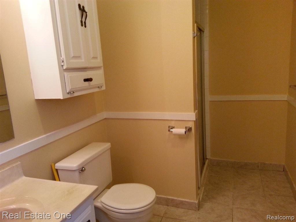 29861 Rambling Road Southfield, MI 48076 - Photo 9 of 18 Master Bath.jpg