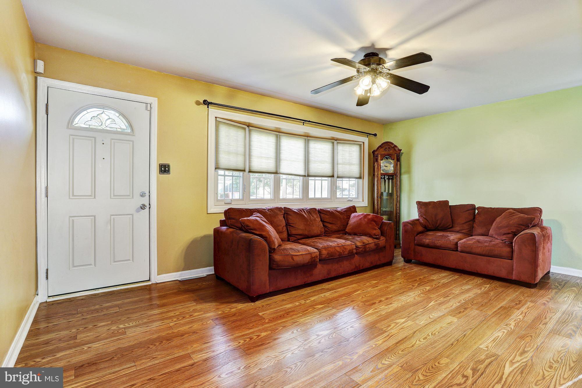 1015 Dunholme Road Reisterstown, MD 21136 - Photo 2 of 26 Living Room