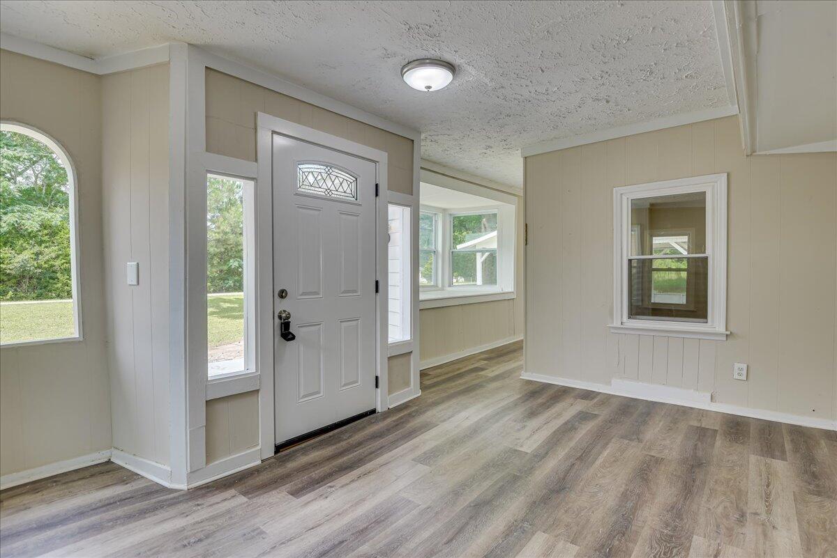 1150 Chico Road Crawfordville, GA 30631 - Photo 6 of 57 Entry Foyer
