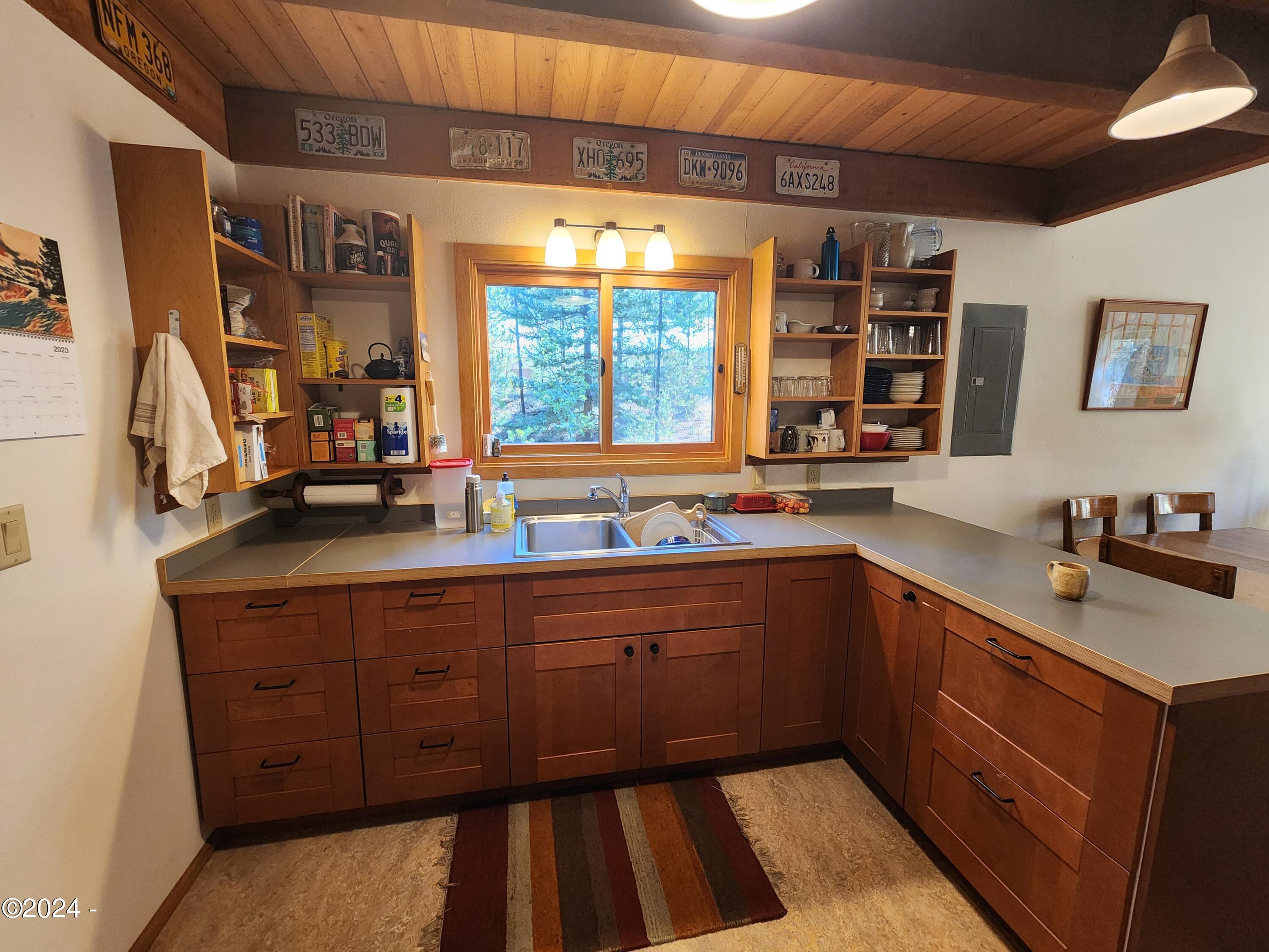 56986 Besson Road Bend, OR 97707 - Photo 12 of 27 Kitchen