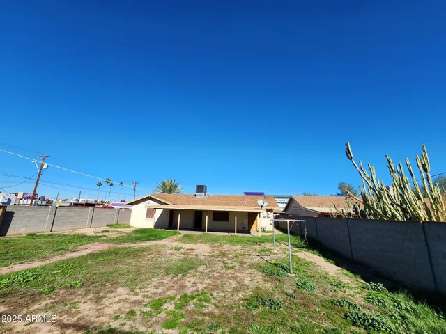 a view of a house with a backyard